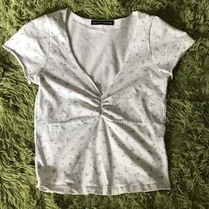 Brandy Melville V-neck floral printed top - white with blue flowers